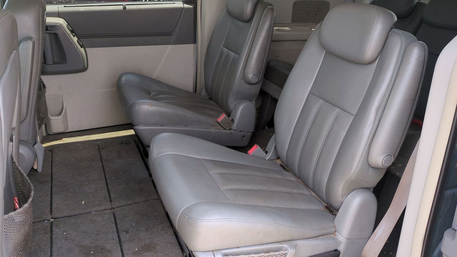 Thumbnail: 2009 Chrysler Town & Country - 17
