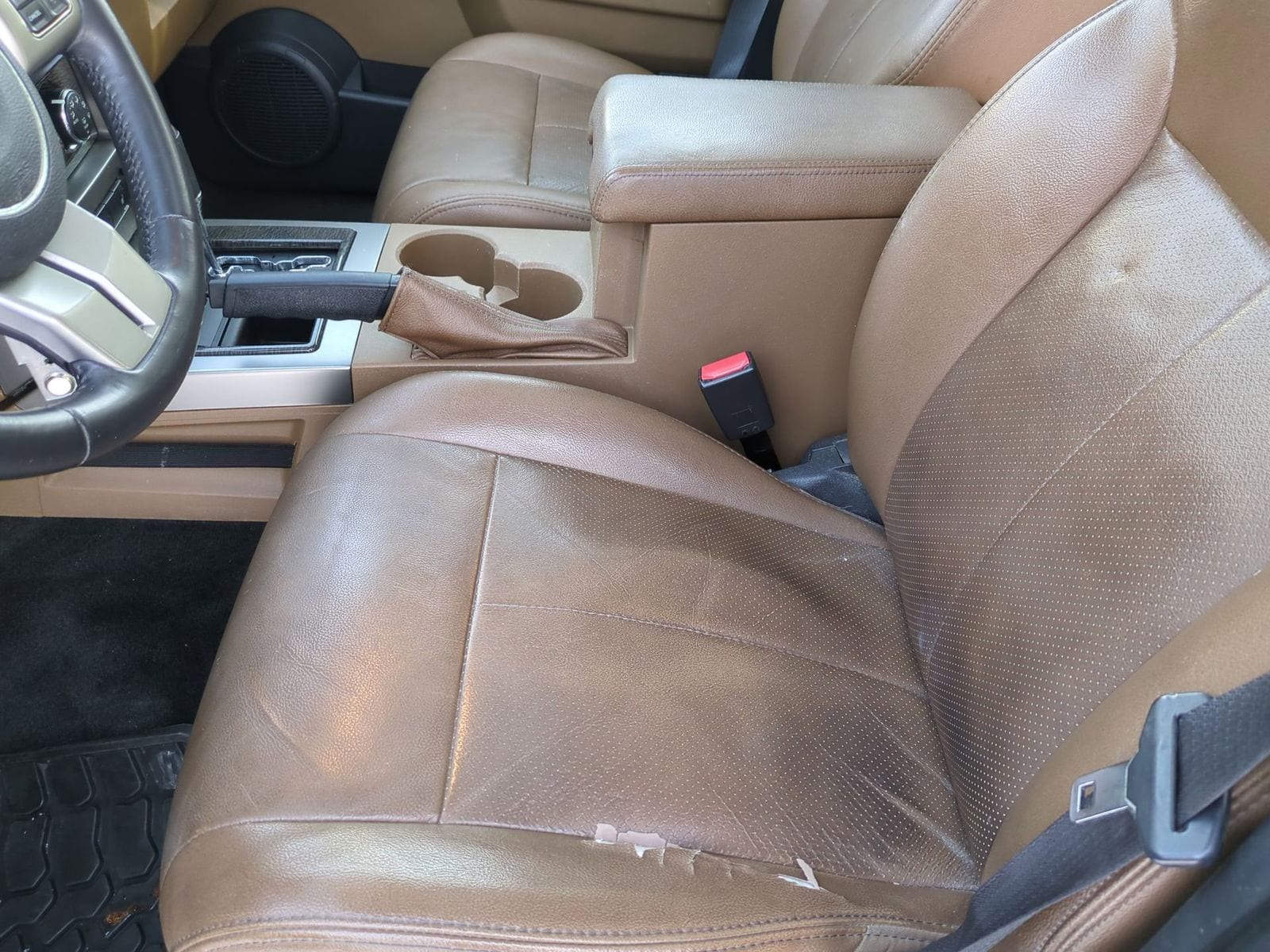 Thumbnail: 2012 Jeep Liberty - 16