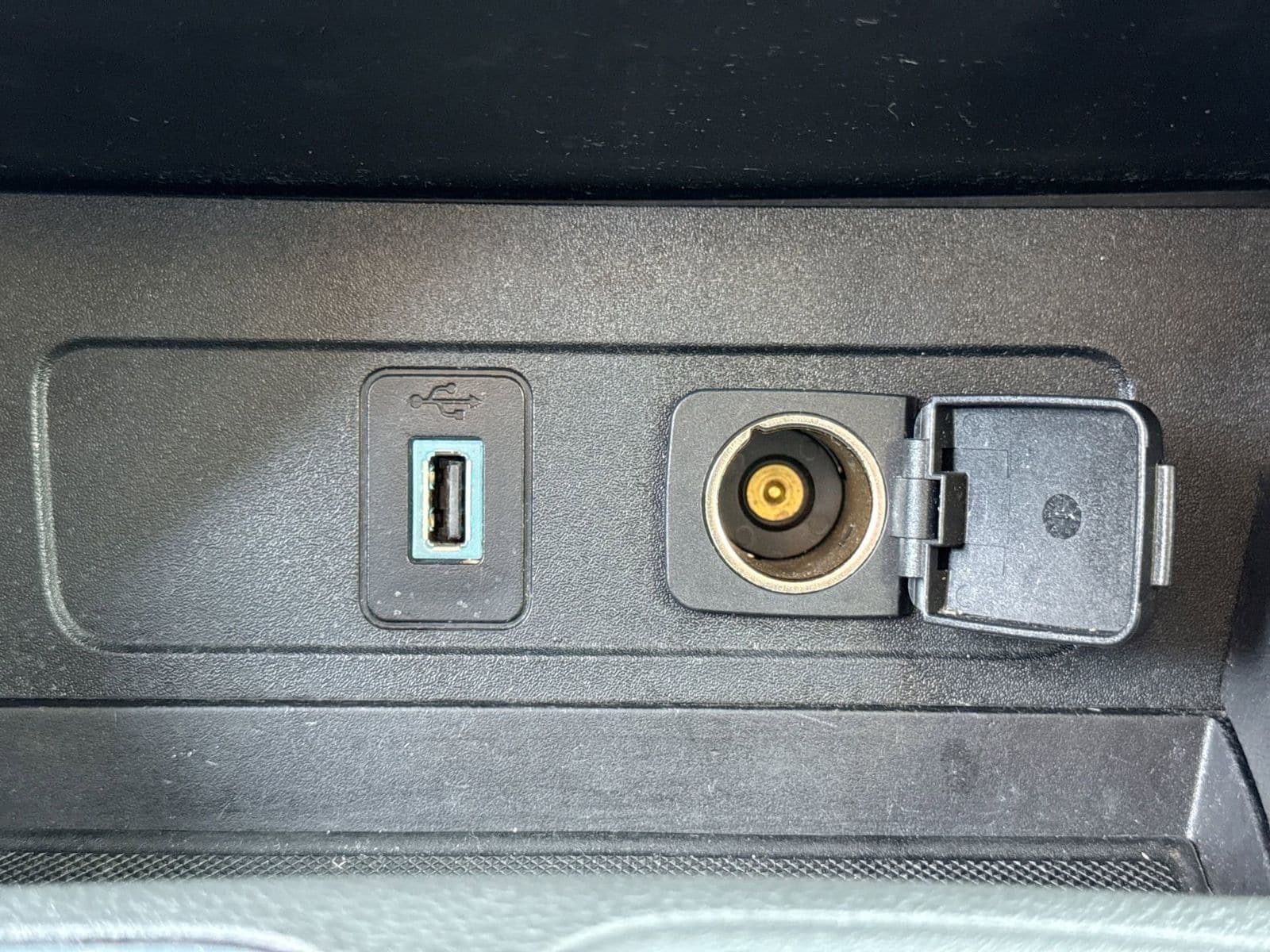 Thumbnail: 2017 Ford Escape - 32