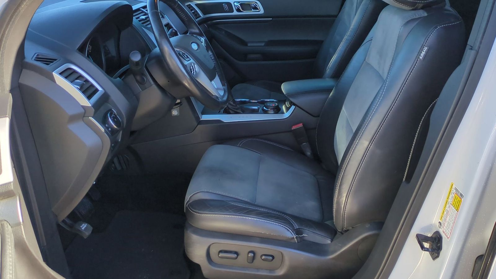 Thumbnail: 2015 Ford Explorer - 15