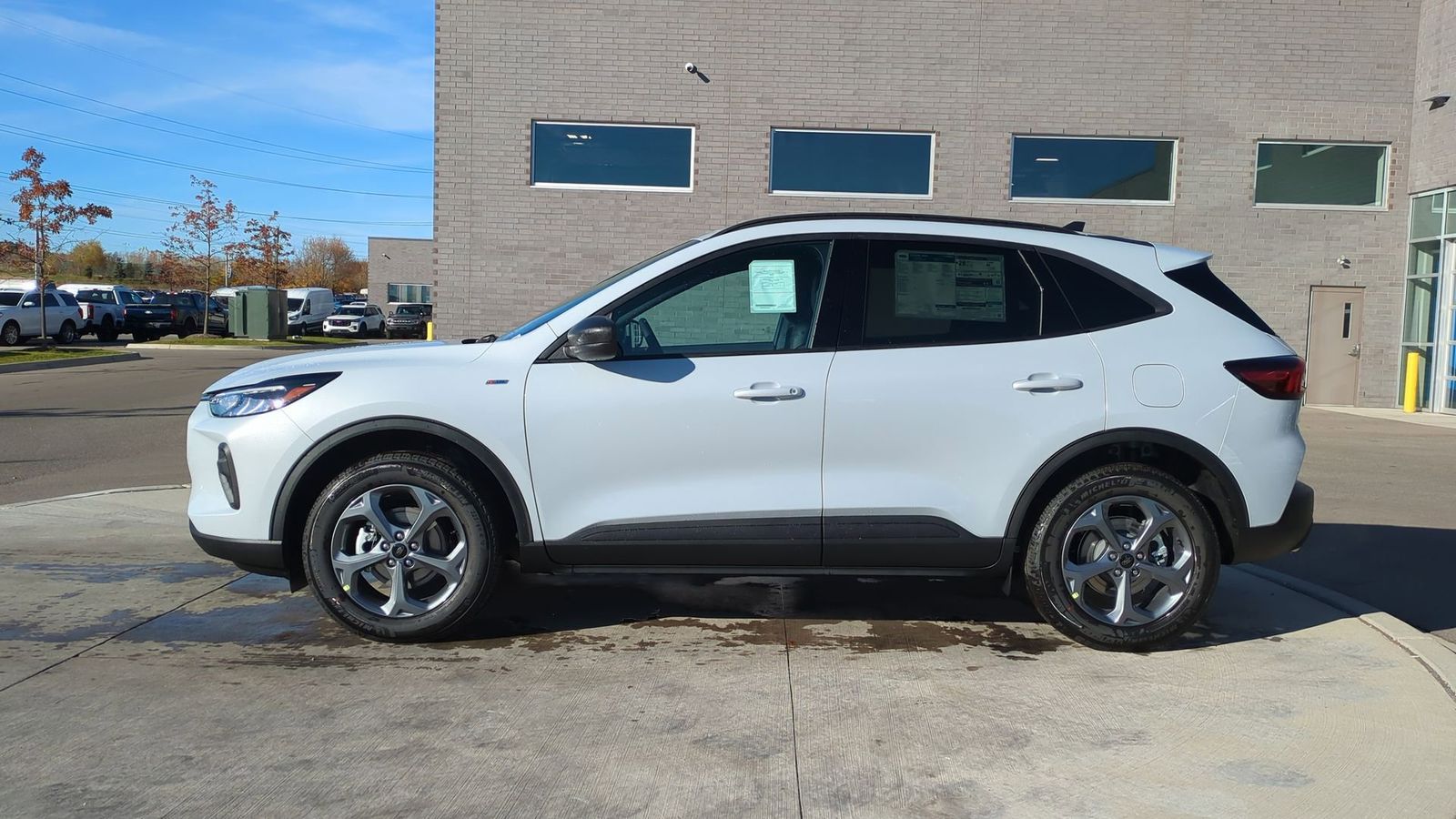 2025 Ford Escape Hybrid ST-Line Select photo 3