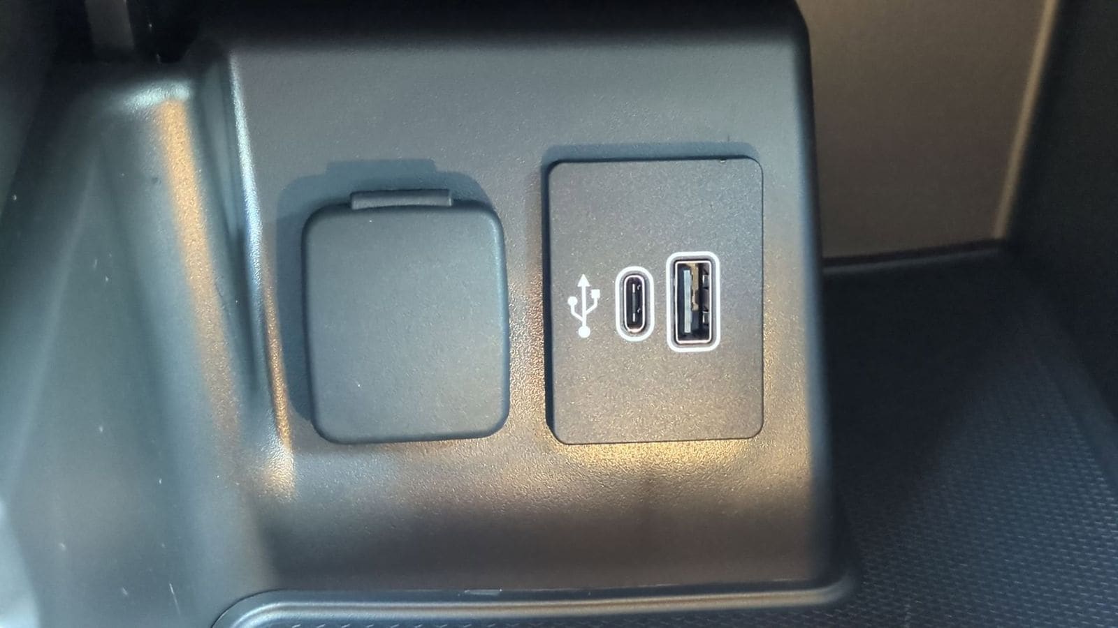 Thumbnail: 2025 Ford Explorer - 31