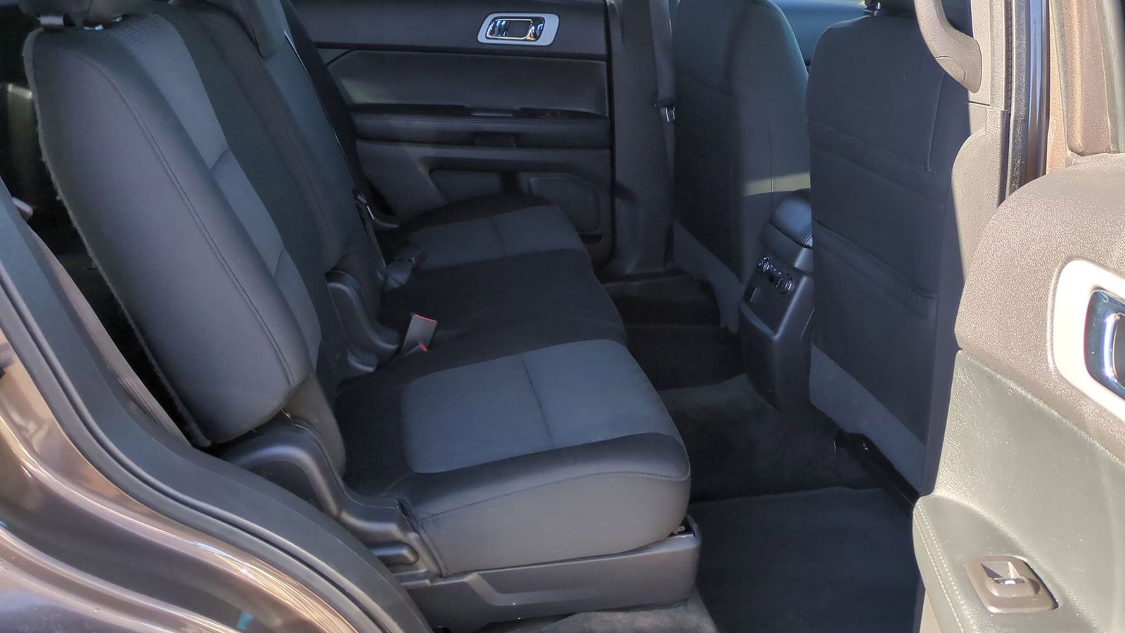 Thumbnail: 2015 Ford Explorer - 17
