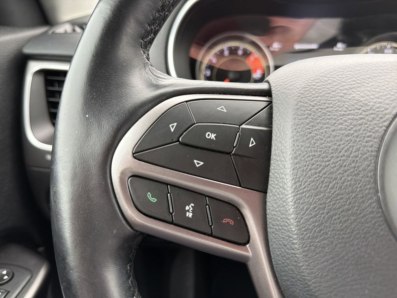 Thumbnail: 2021 Jeep Cherokee - 25