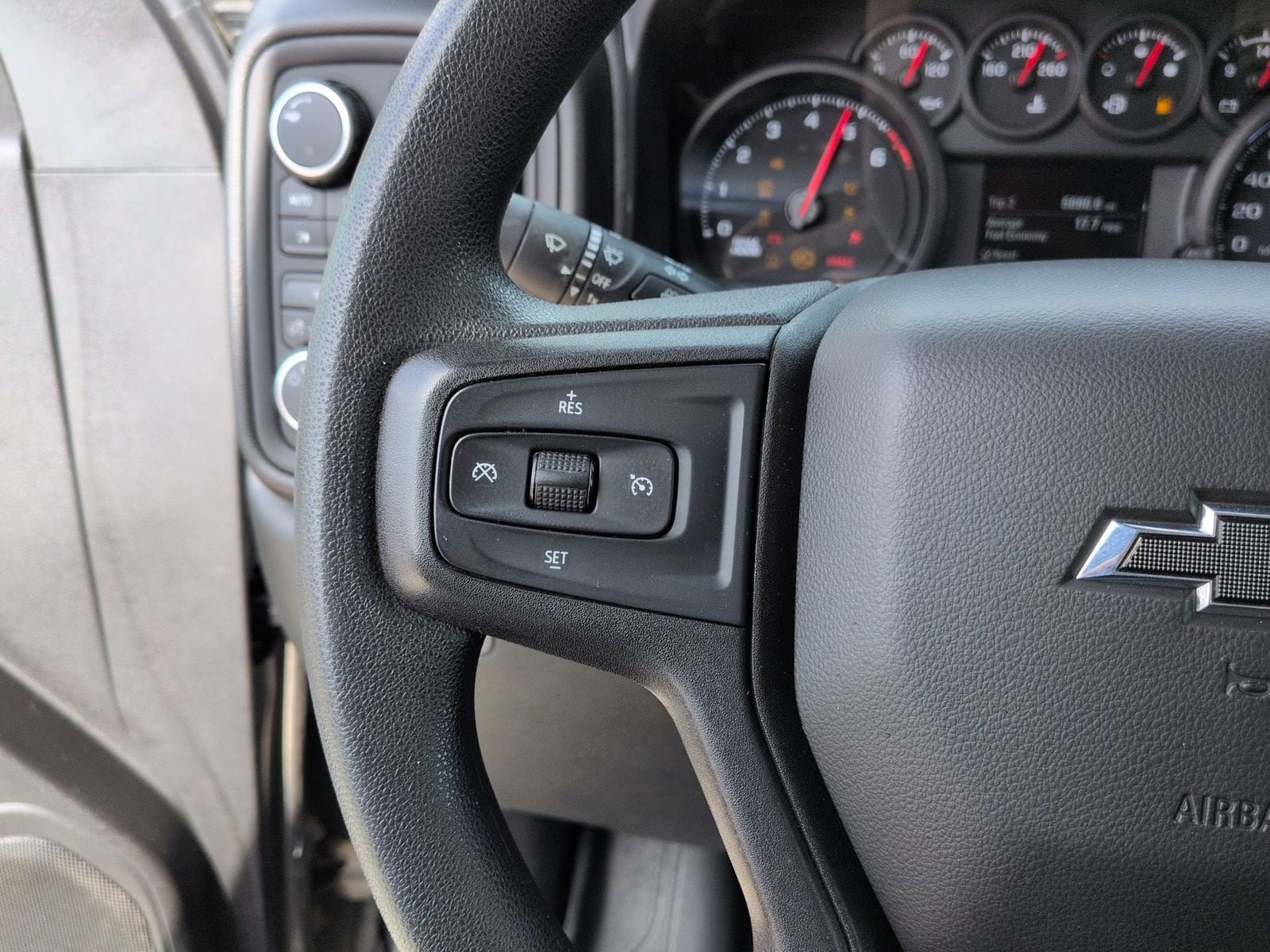 Thumbnail: 2019 Chevrolet Silverado 1500 - 24