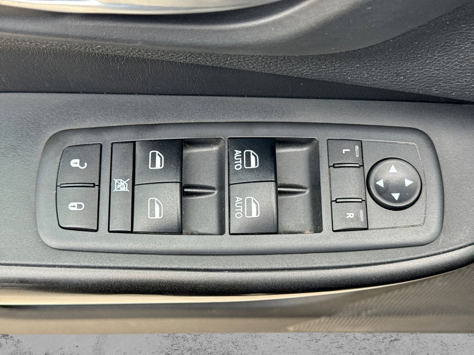 Thumbnail: 2019 Jeep Cherokee - 20