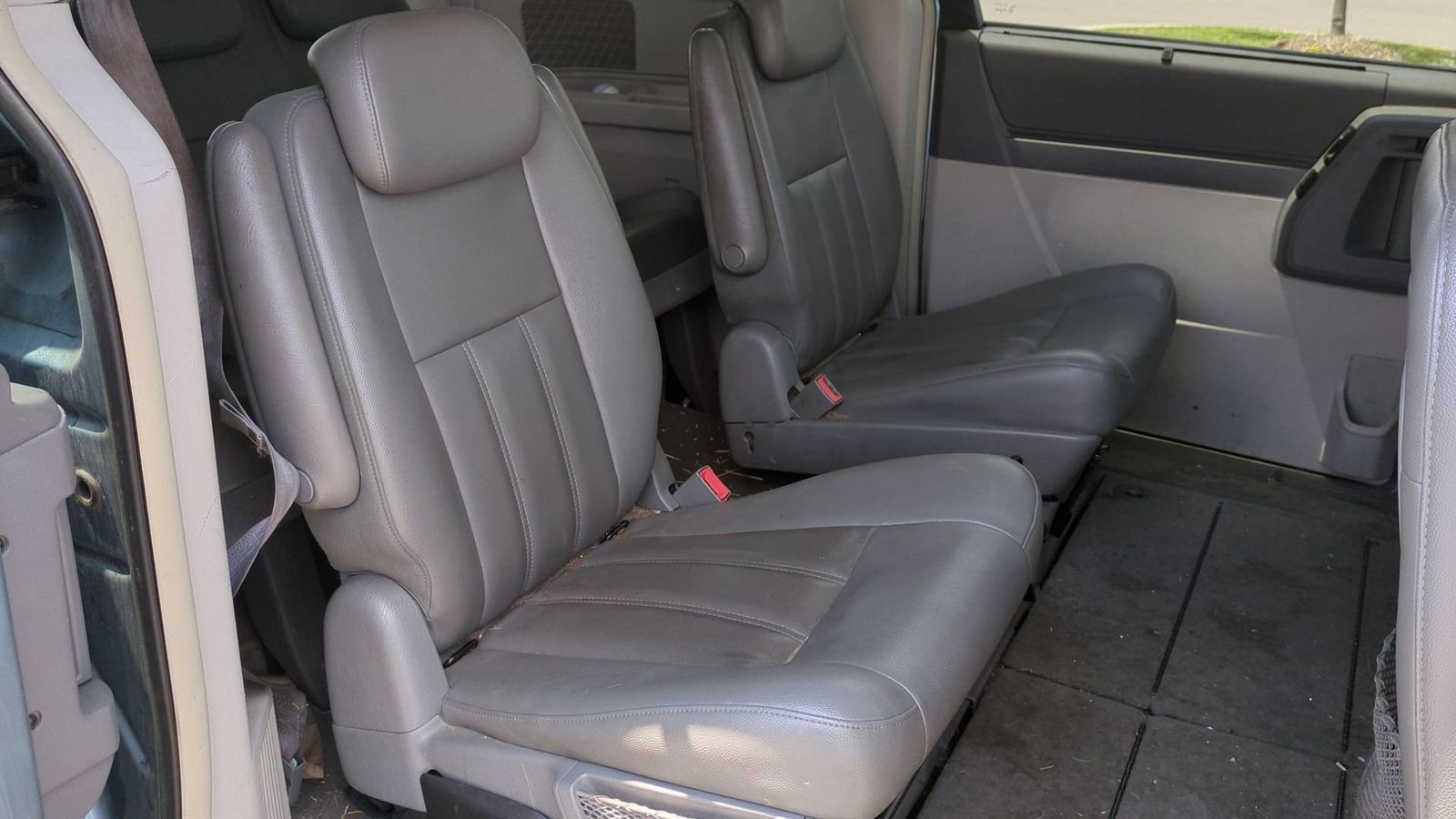 Thumbnail: 2009 Chrysler Town & Country - 20