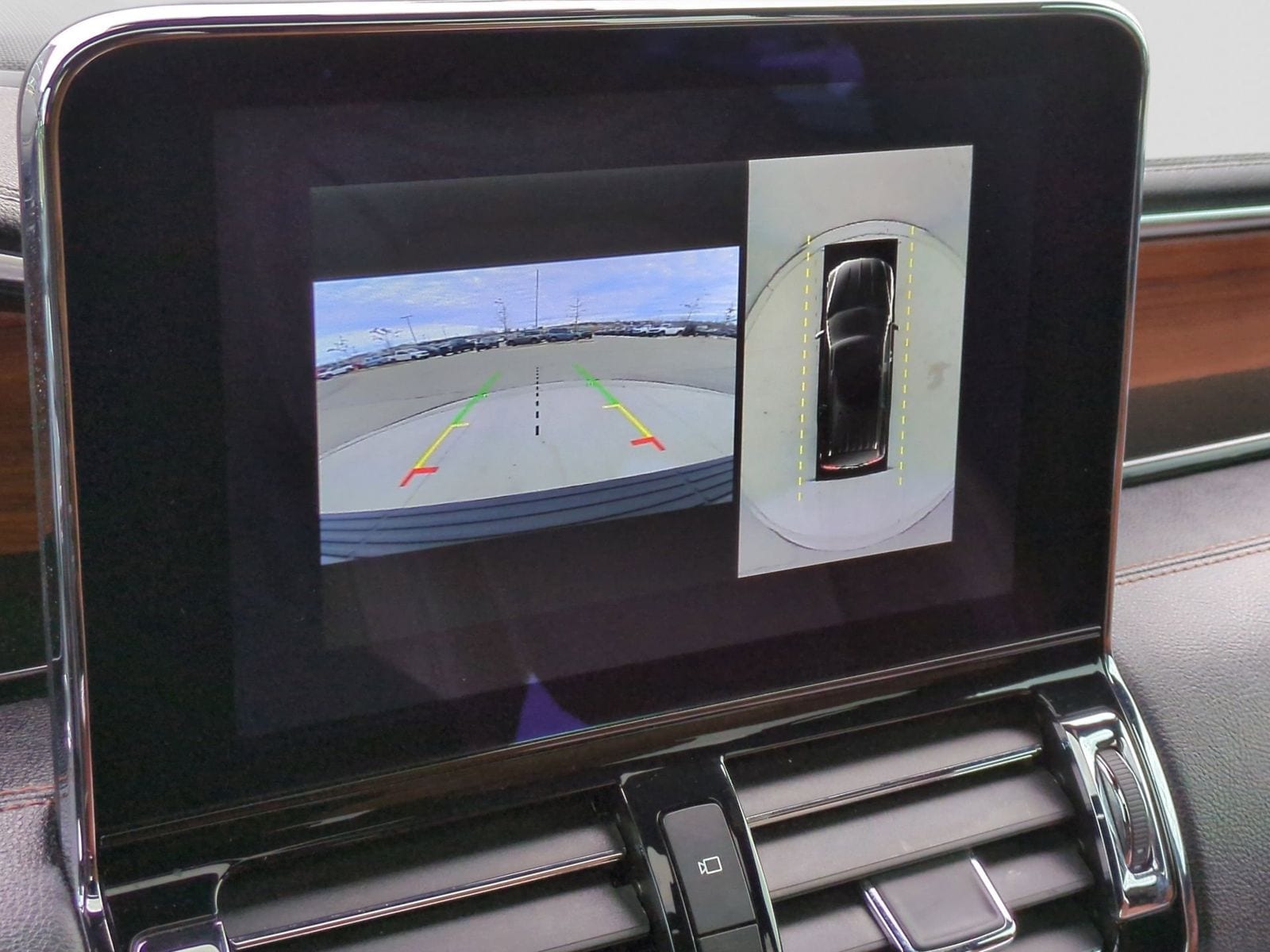 Thumbnail: 2019 Lincoln Navigator - 38