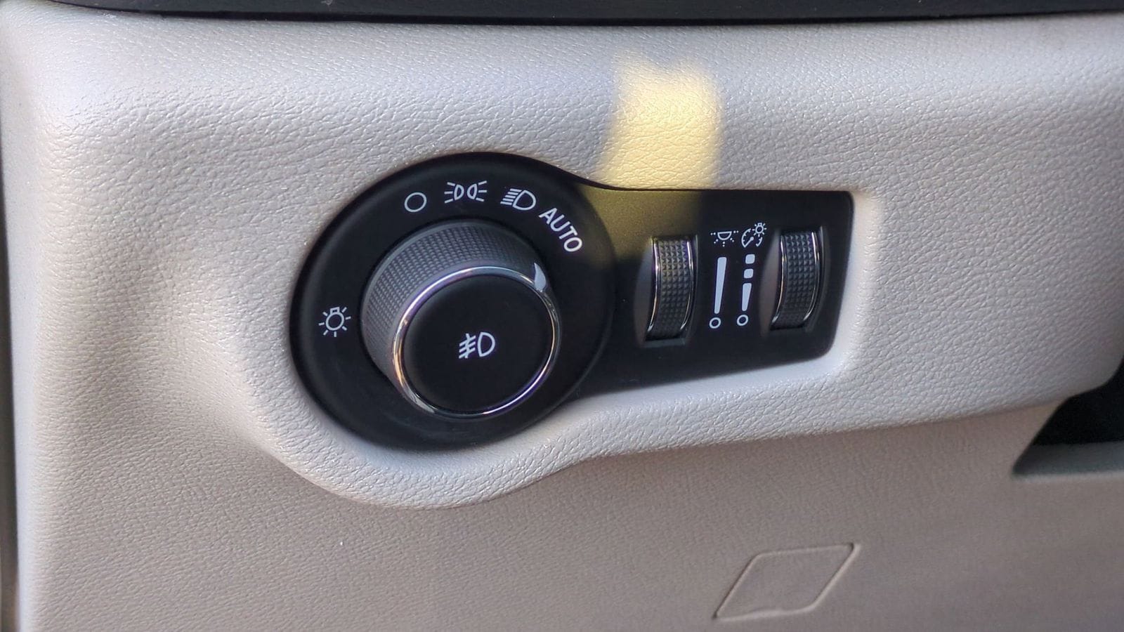 Thumbnail: 2018 Chrysler Pacifica - 18