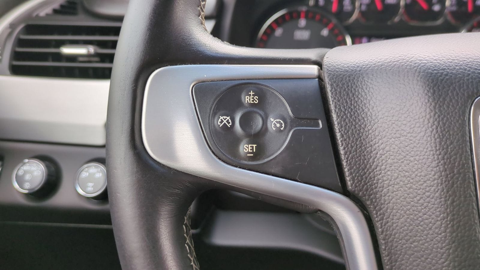 Thumbnail: 2015 GMC Yukon - 24