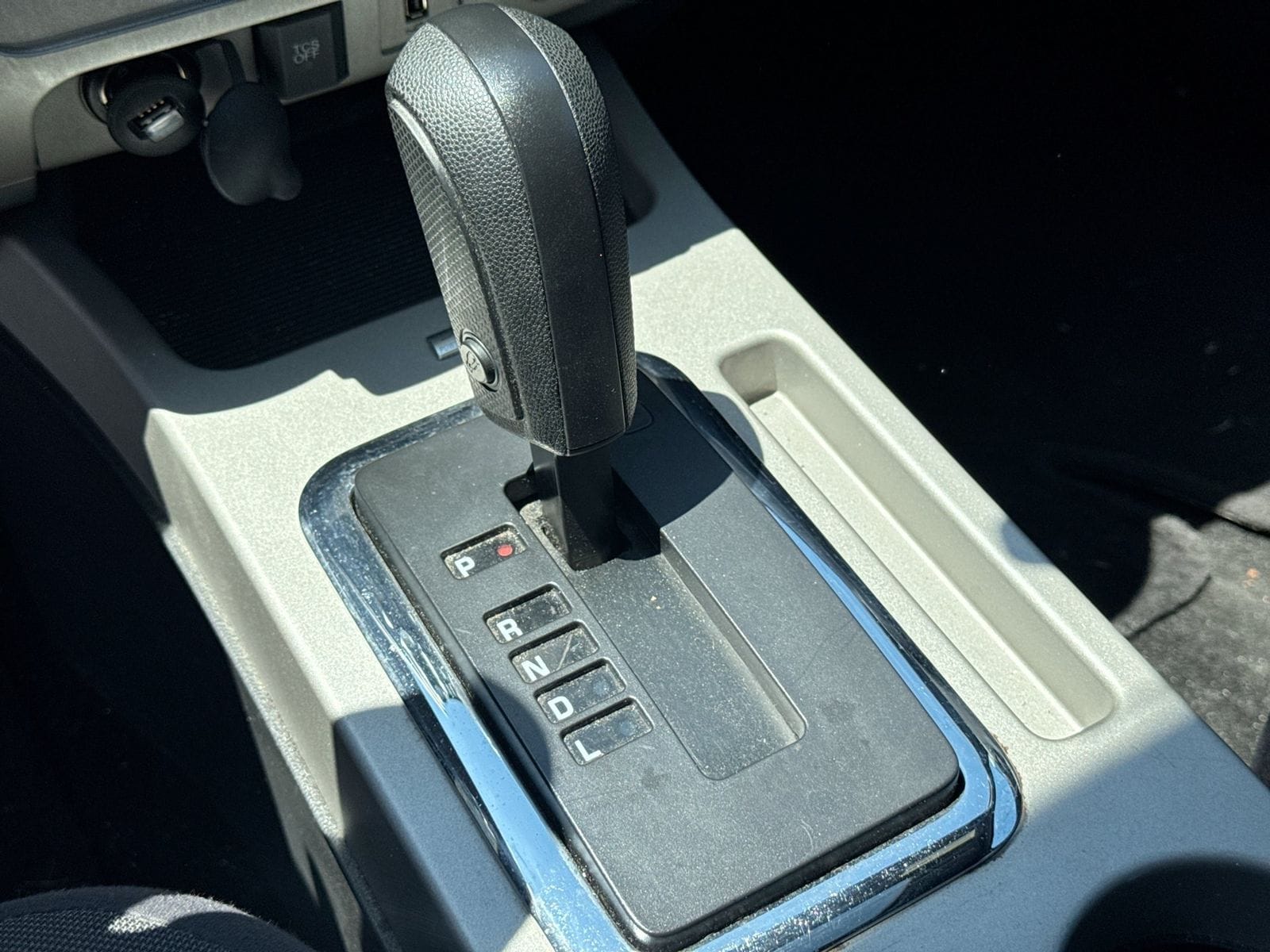 Thumbnail: 2011 Ford Escape - 21