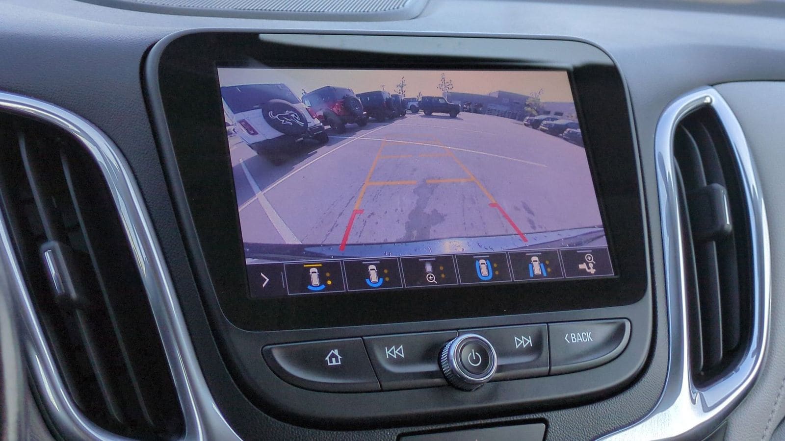 Thumbnail: 2020 Chevrolet Equinox - 32