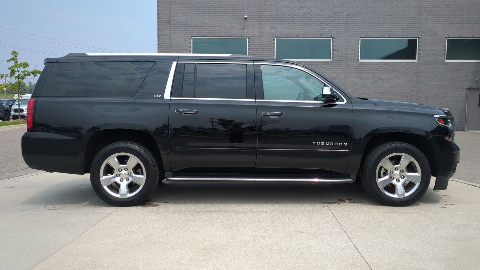 Thumbnail: 2016 Chevrolet Suburban - 5