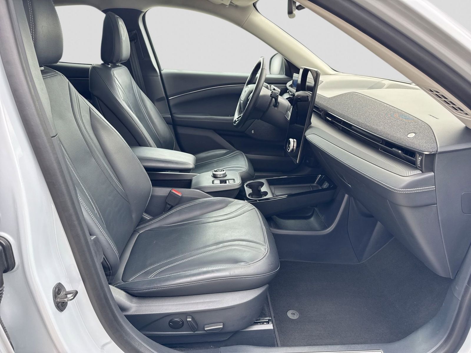 Thumbnail: 2022 Ford Mustang Mach-E - 7