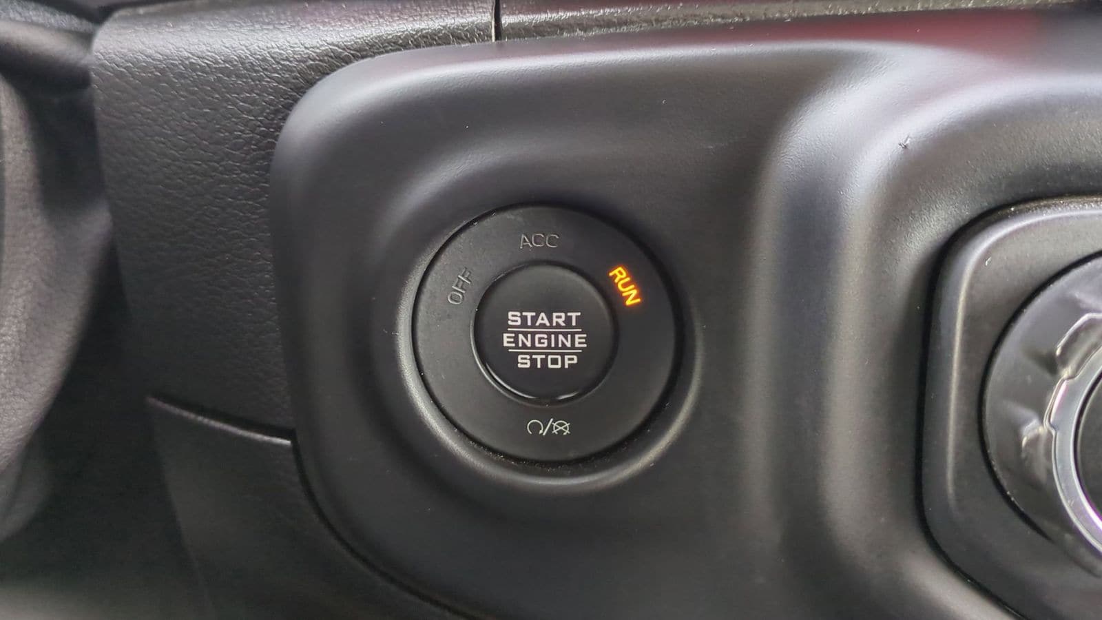 Thumbnail: 2020 Jeep Wrangler - 32