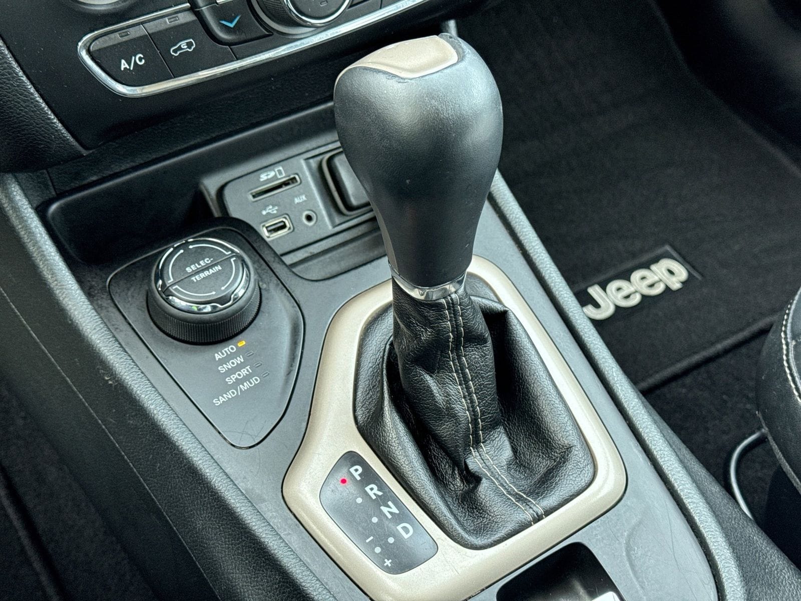 Thumbnail: 2014 Jeep Cherokee - 35