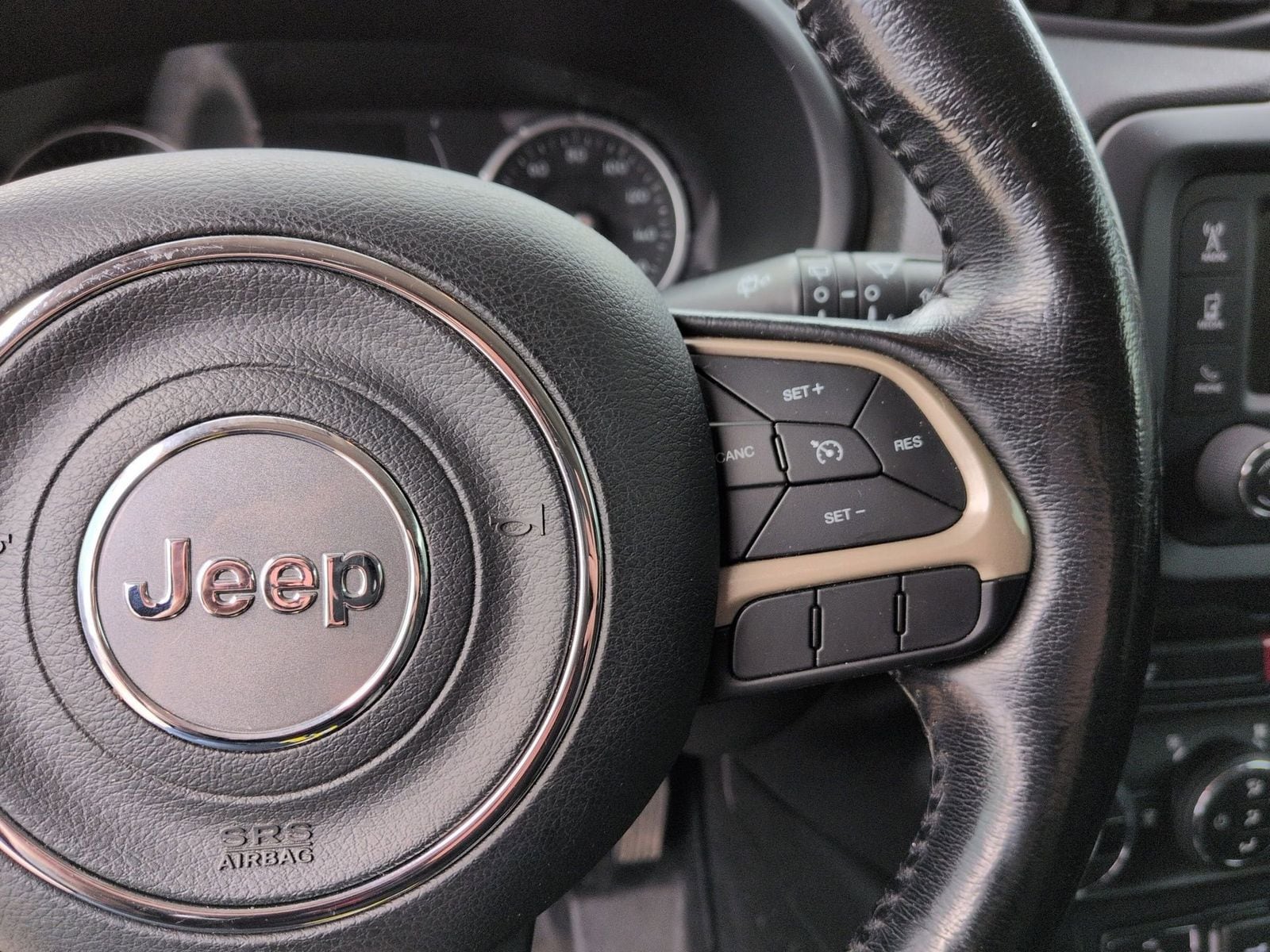 Thumbnail: 2017 Jeep Renegade - 30