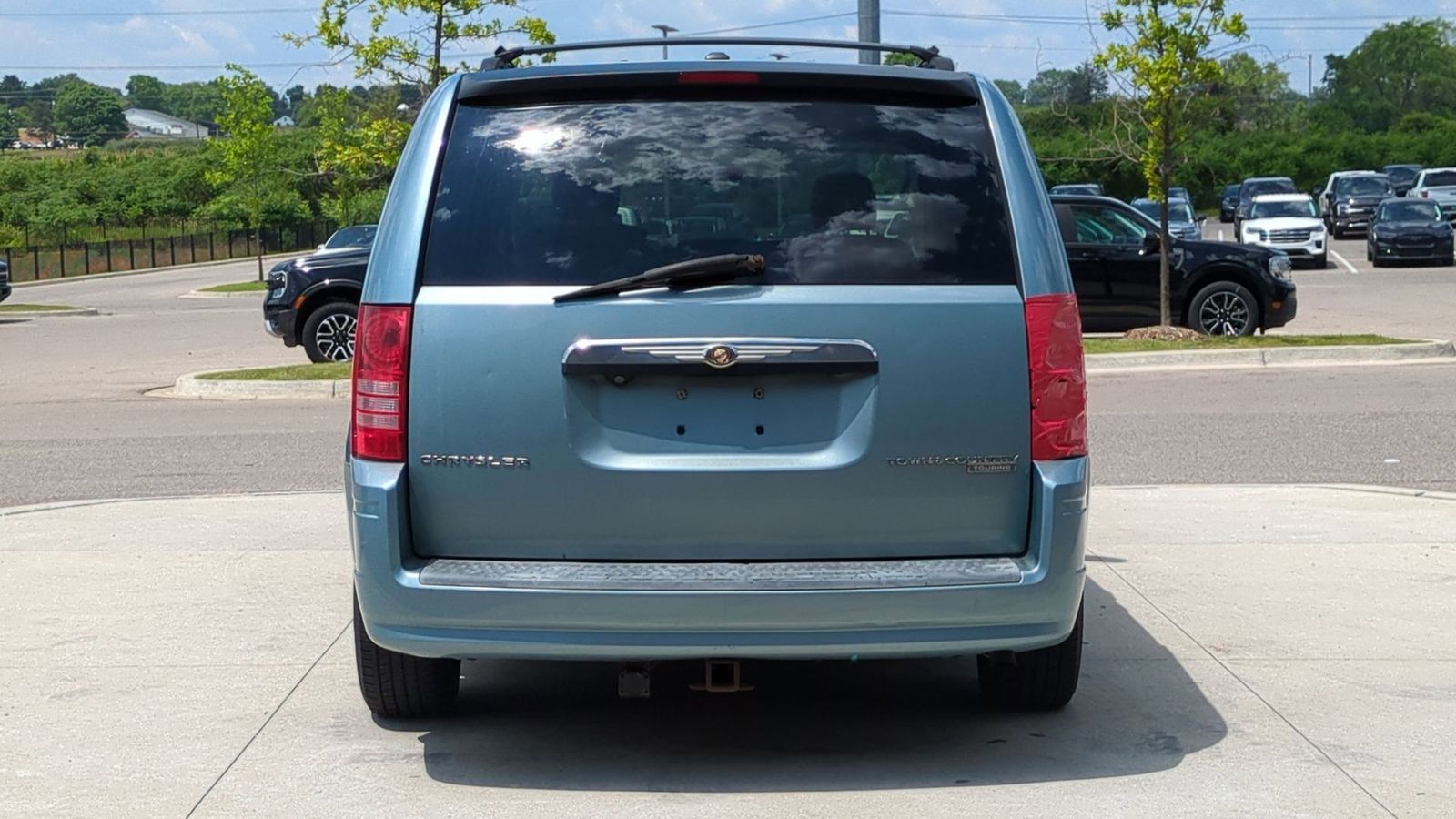 Thumbnail: 2009 Chrysler Town & Country - 4