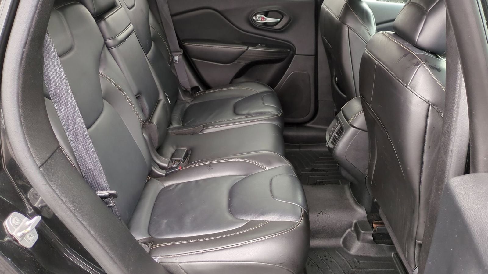 Thumbnail: 2015 Jeep Cherokee - 21