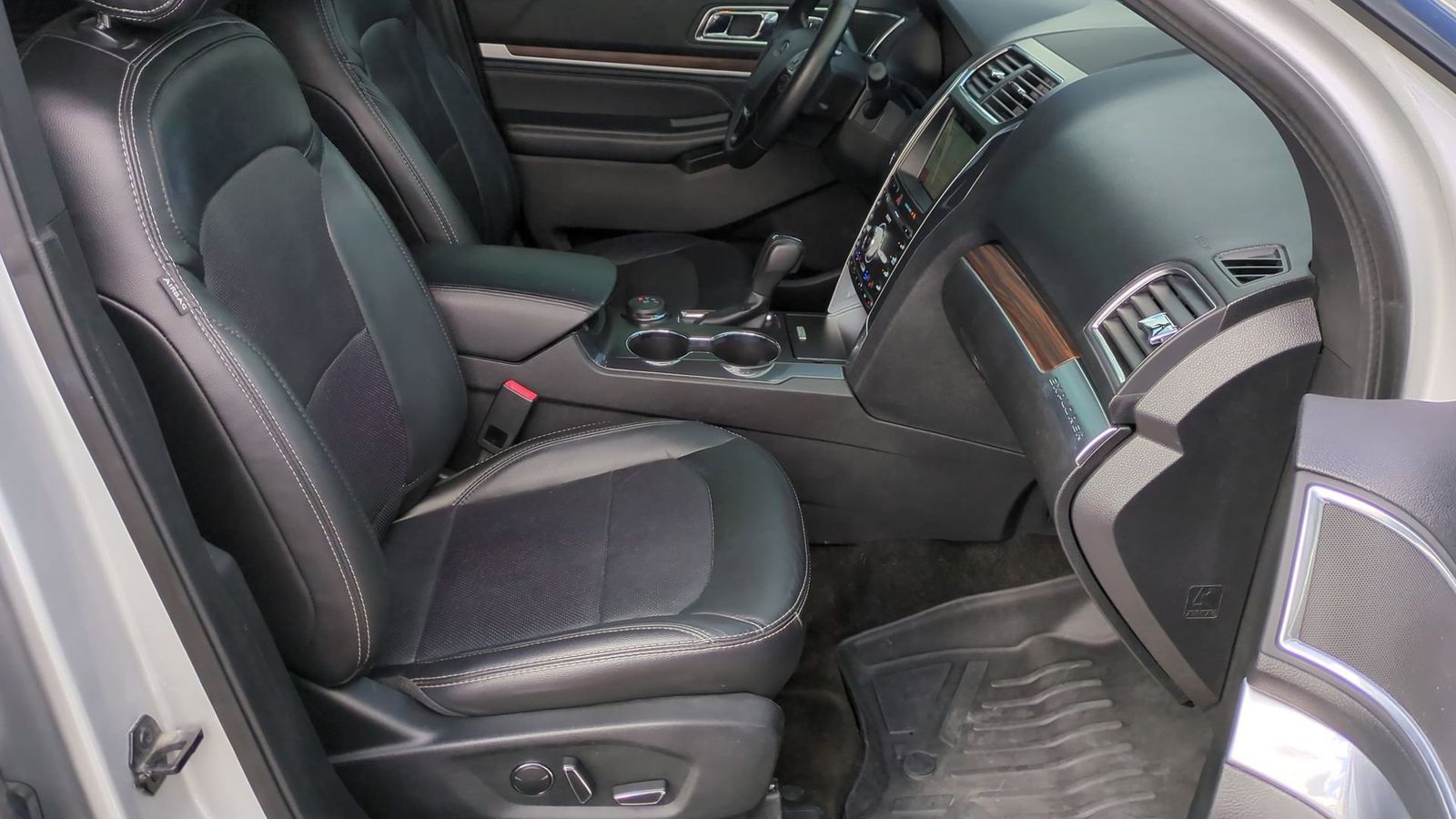 Thumbnail: 2018 Ford Explorer - 30