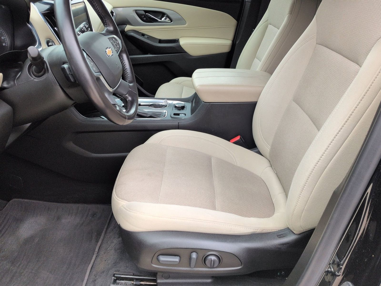 Thumbnail: 2022 Chevrolet Traverse - 19