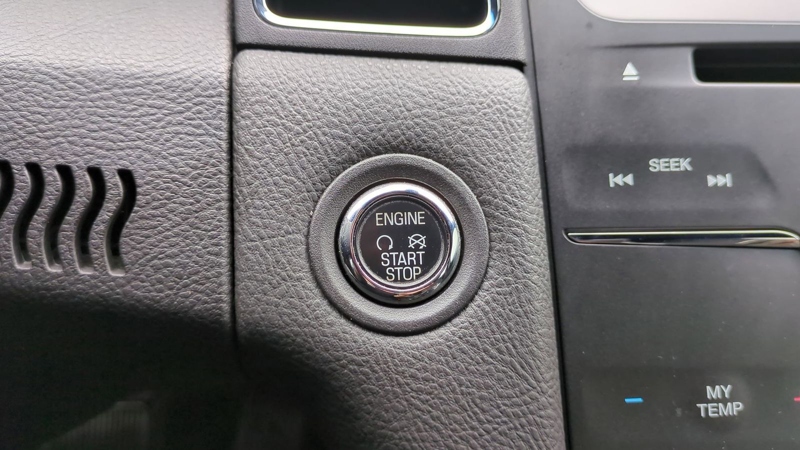 Thumbnail: 2016 Ford Taurus - 23