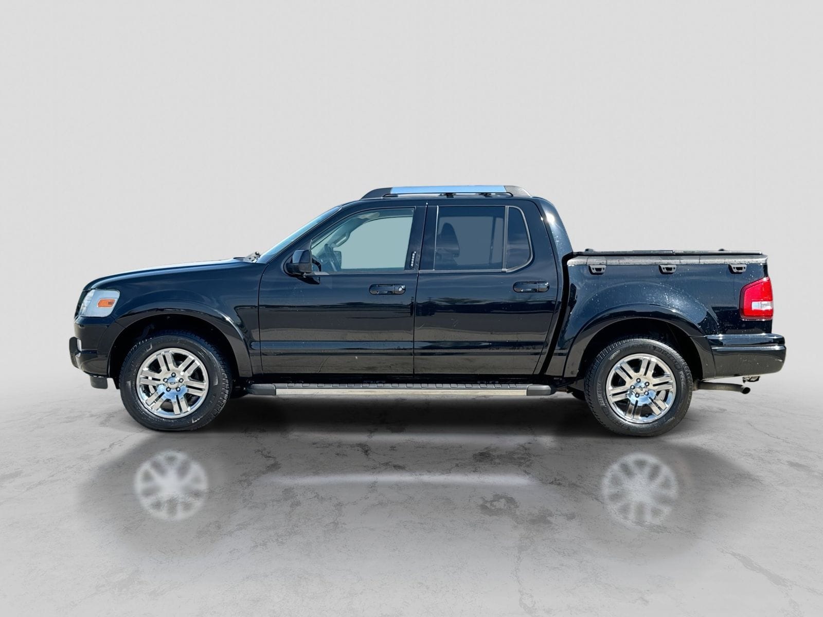Thumbnail: 2010 Ford Explorer Sport Trac - 3