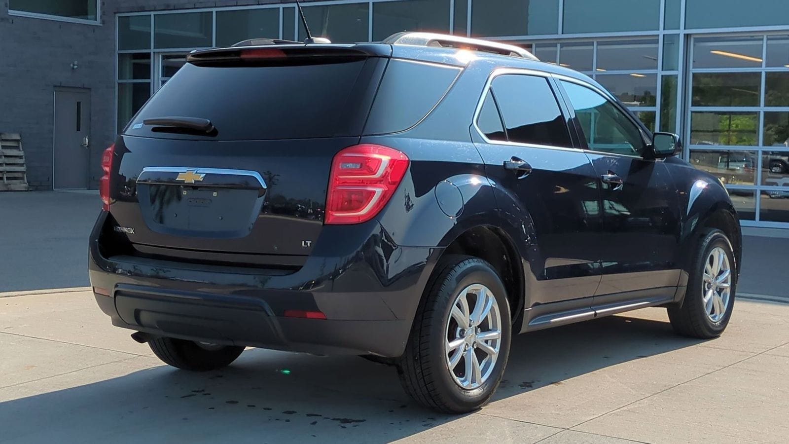 Thumbnail: 2017 Chevrolet Equinox - 6