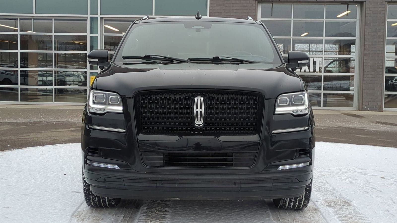 Thumbnail: 2023 Lincoln Navigator - 10