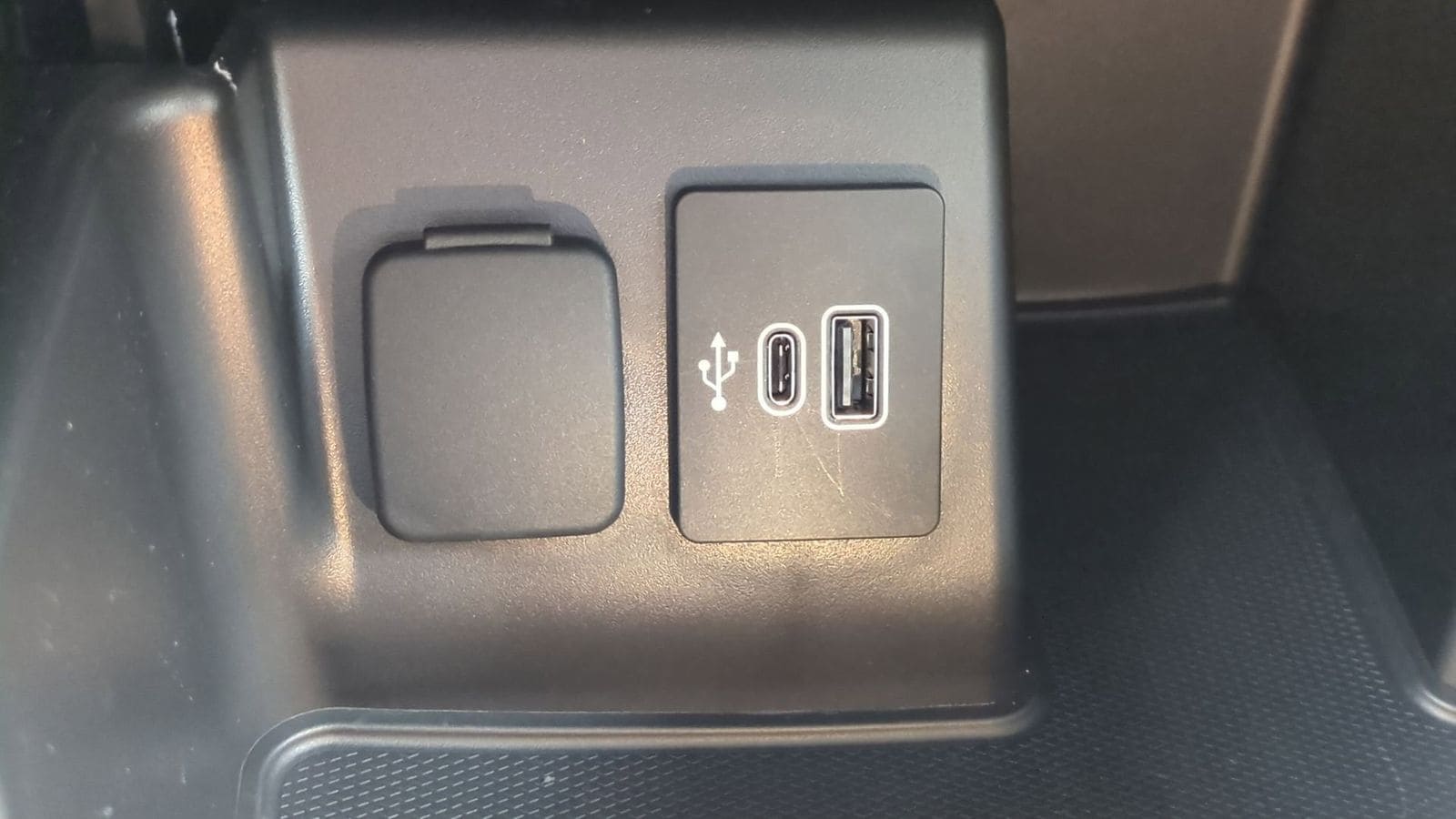 Thumbnail: 2025 Ford Explorer - 32