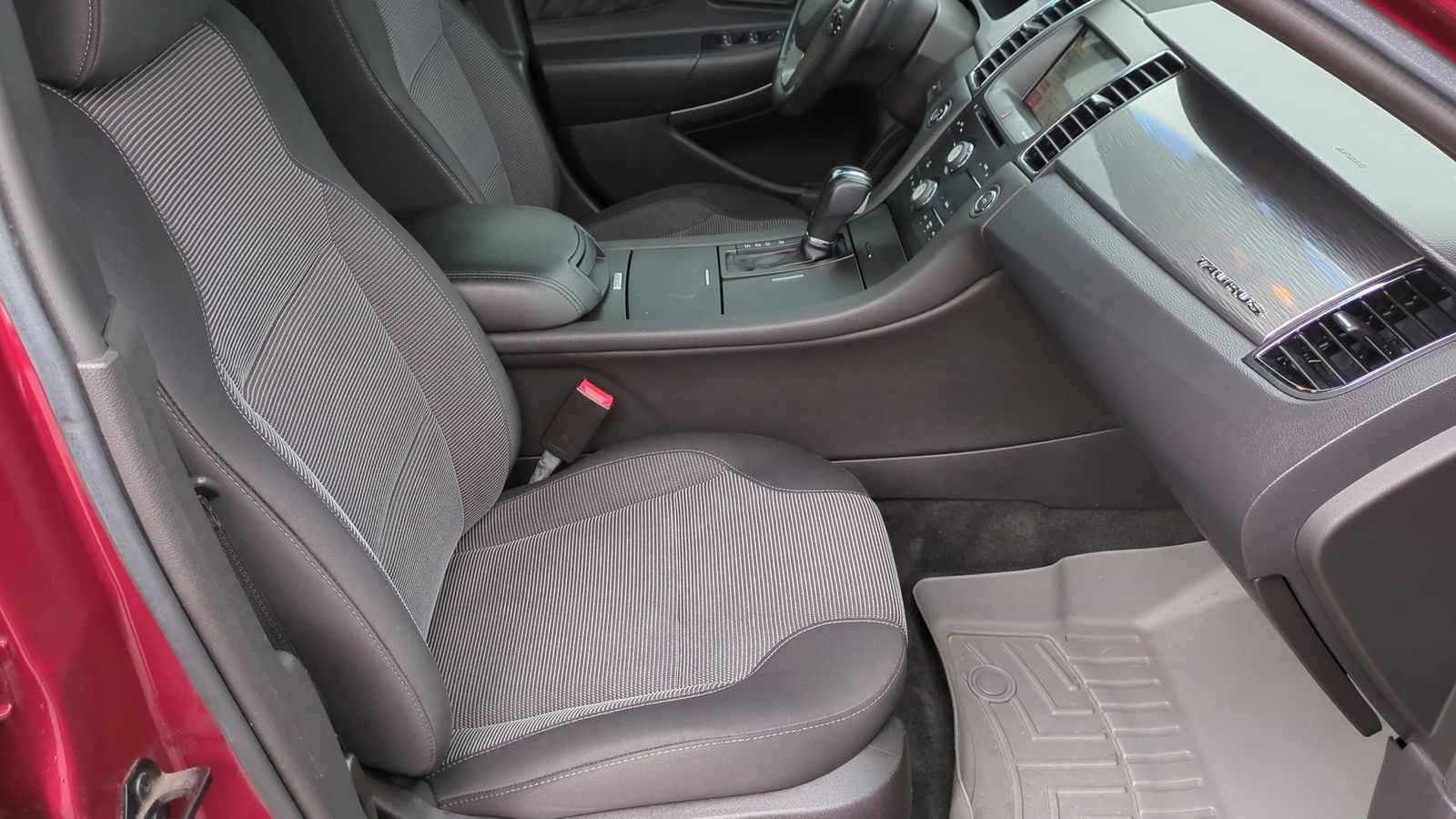 Thumbnail: 2016 Ford Taurus - 18