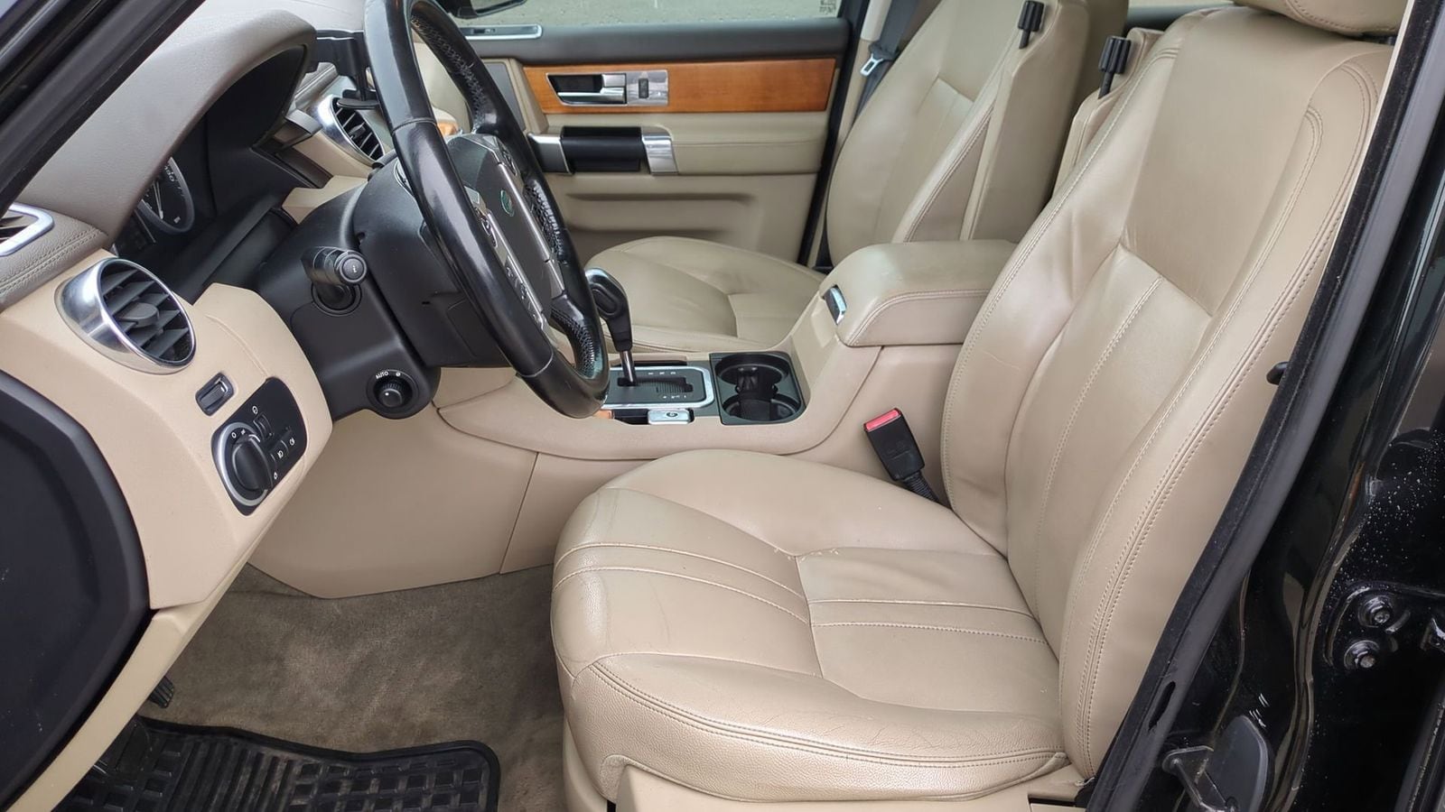 Thumbnail: 2011 Land Rover LR4 - 15