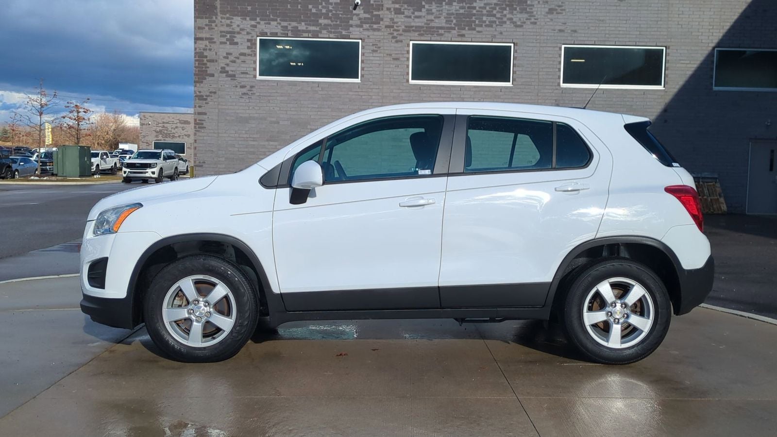 Thumbnail: 2016 Chevrolet Trax - 3