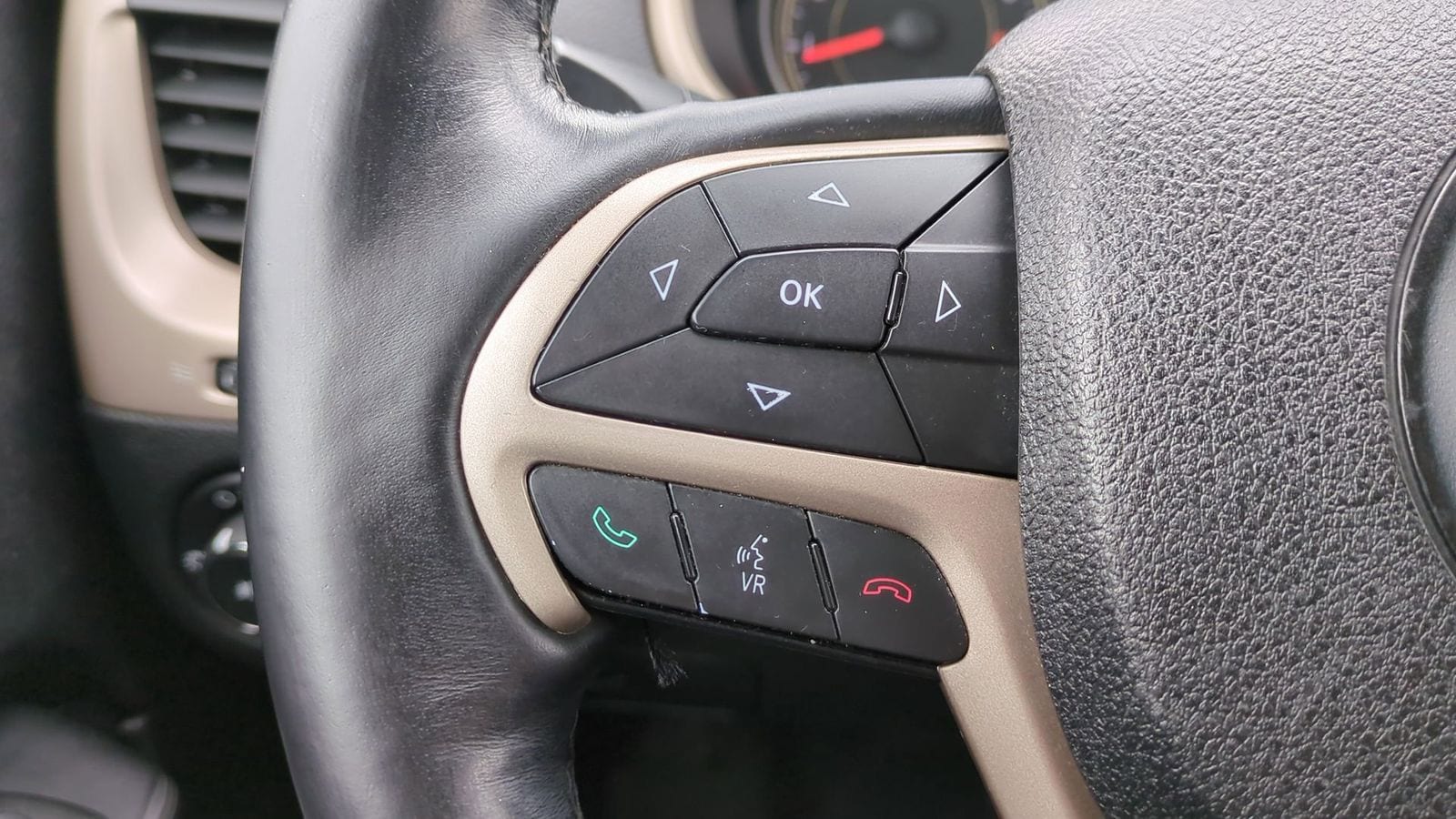 Thumbnail: 2015 Jeep Cherokee - 24