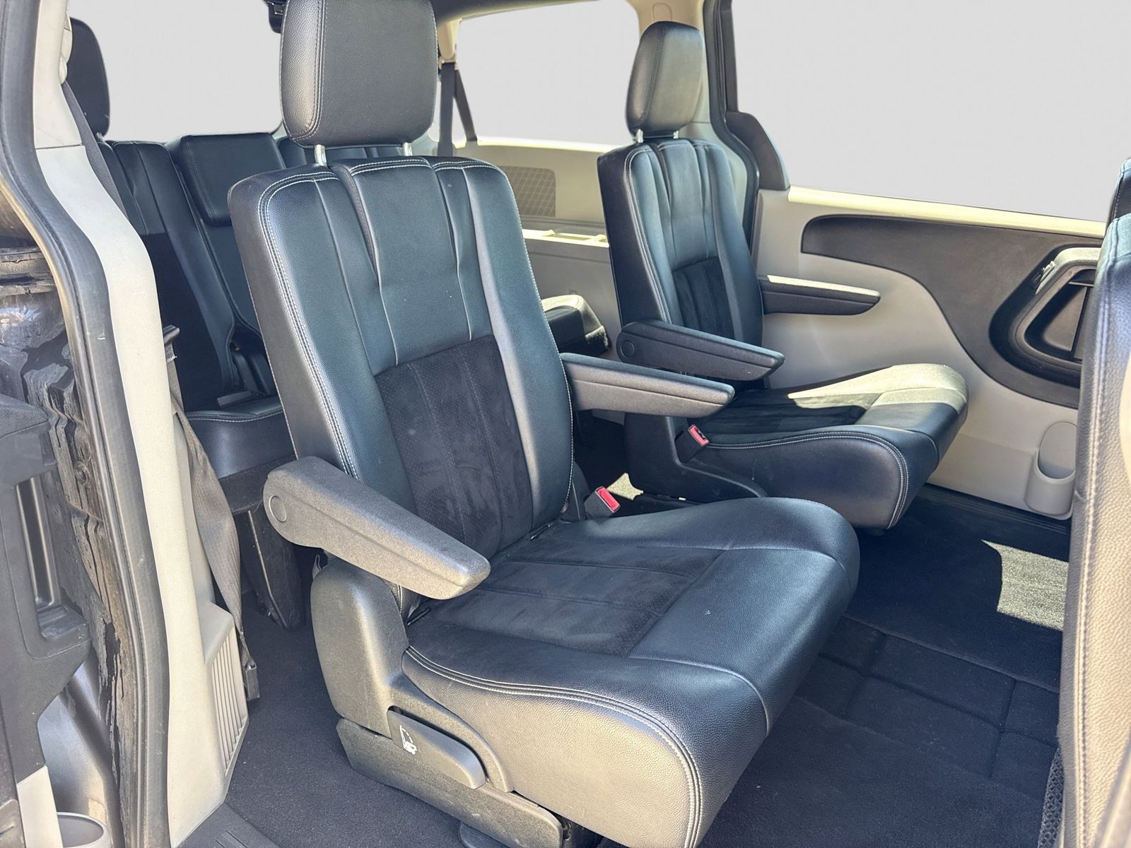 Thumbnail: 2017 Dodge Grand Caravan - 24