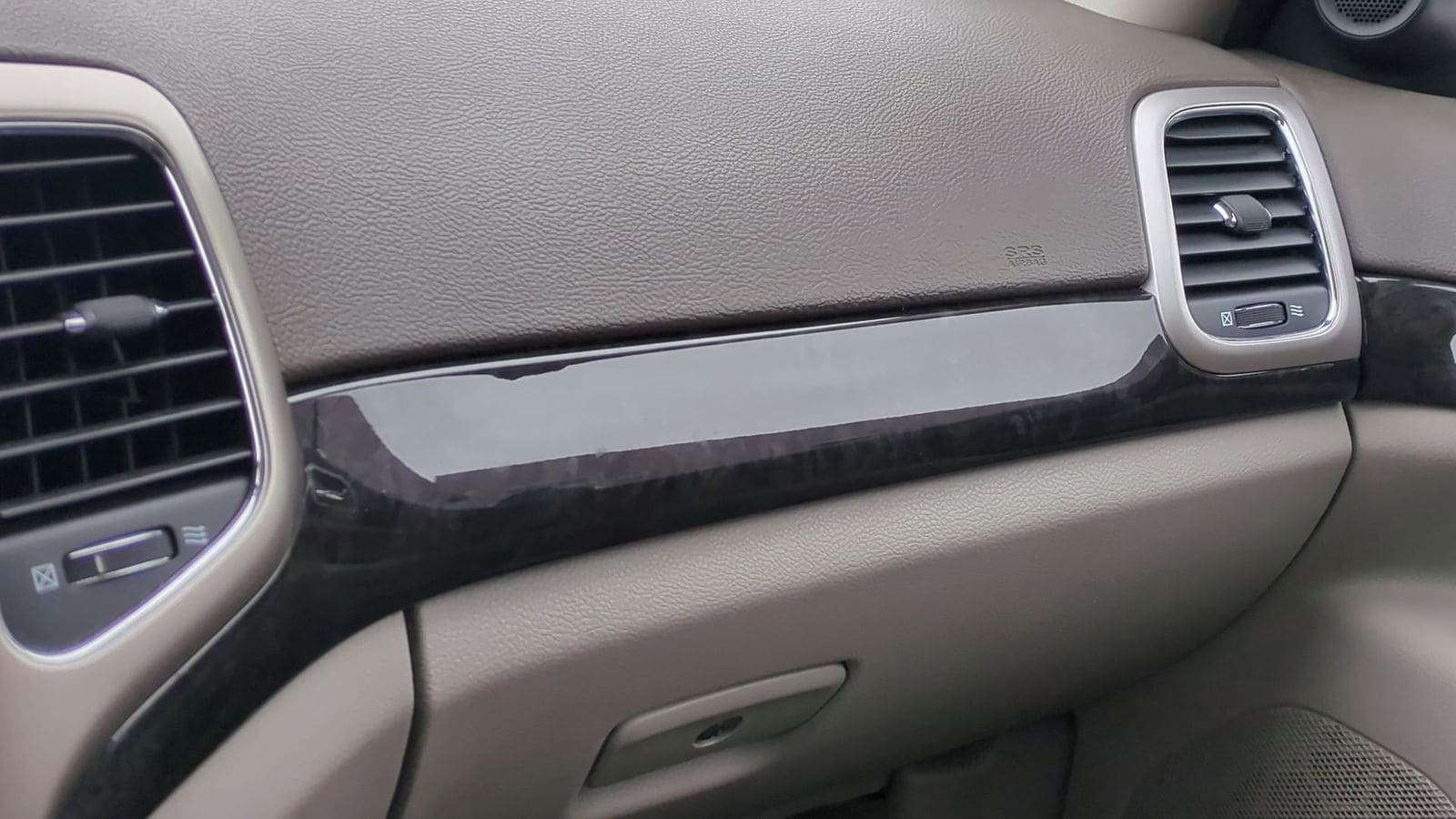 Thumbnail: 2012 Jeep Grand Cherokee - 32