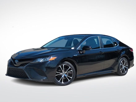 2019 Toyota Camry Hybrid SE Sedan