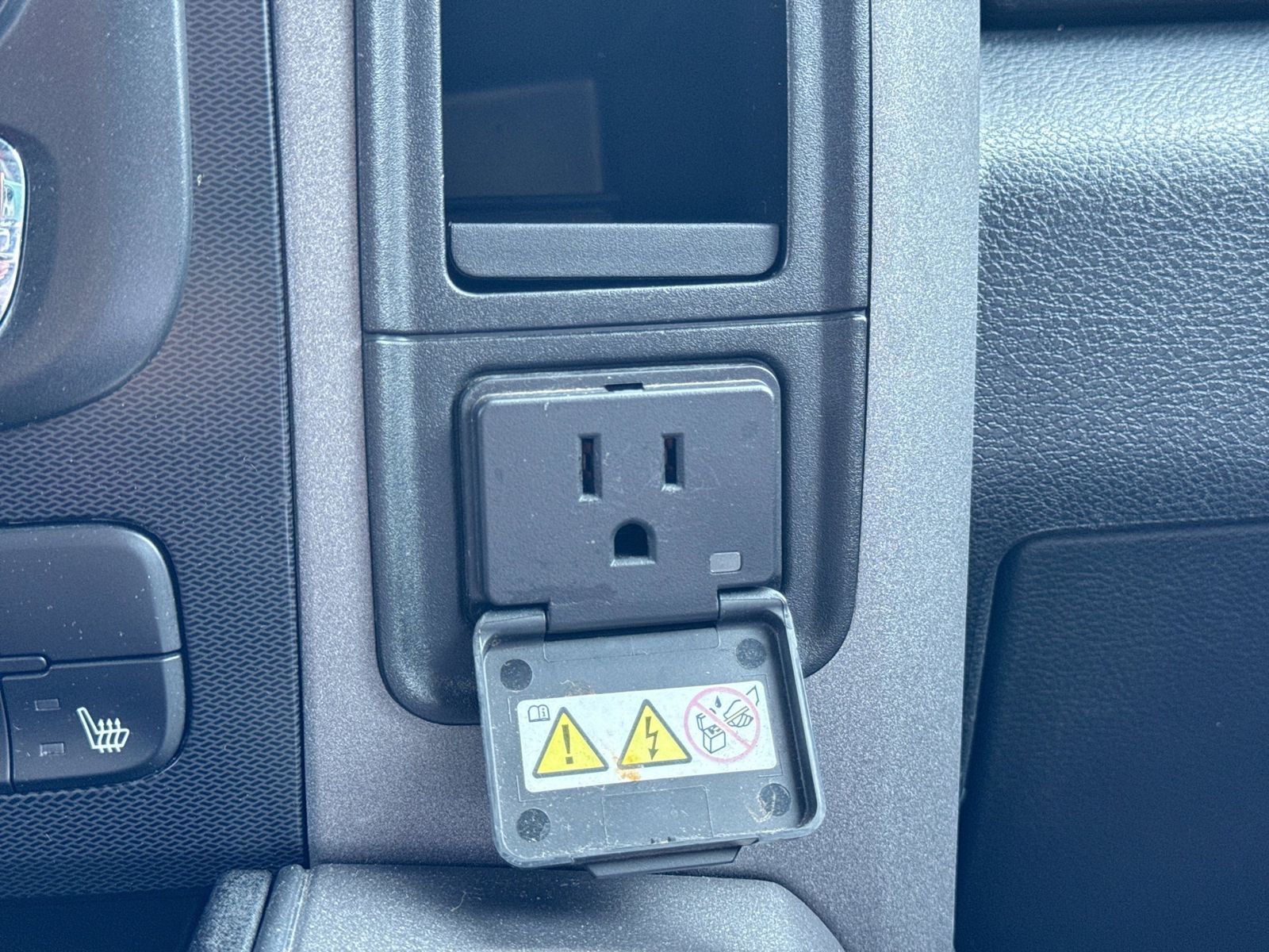 Thumbnail: 2016 RAM 1500 - 33