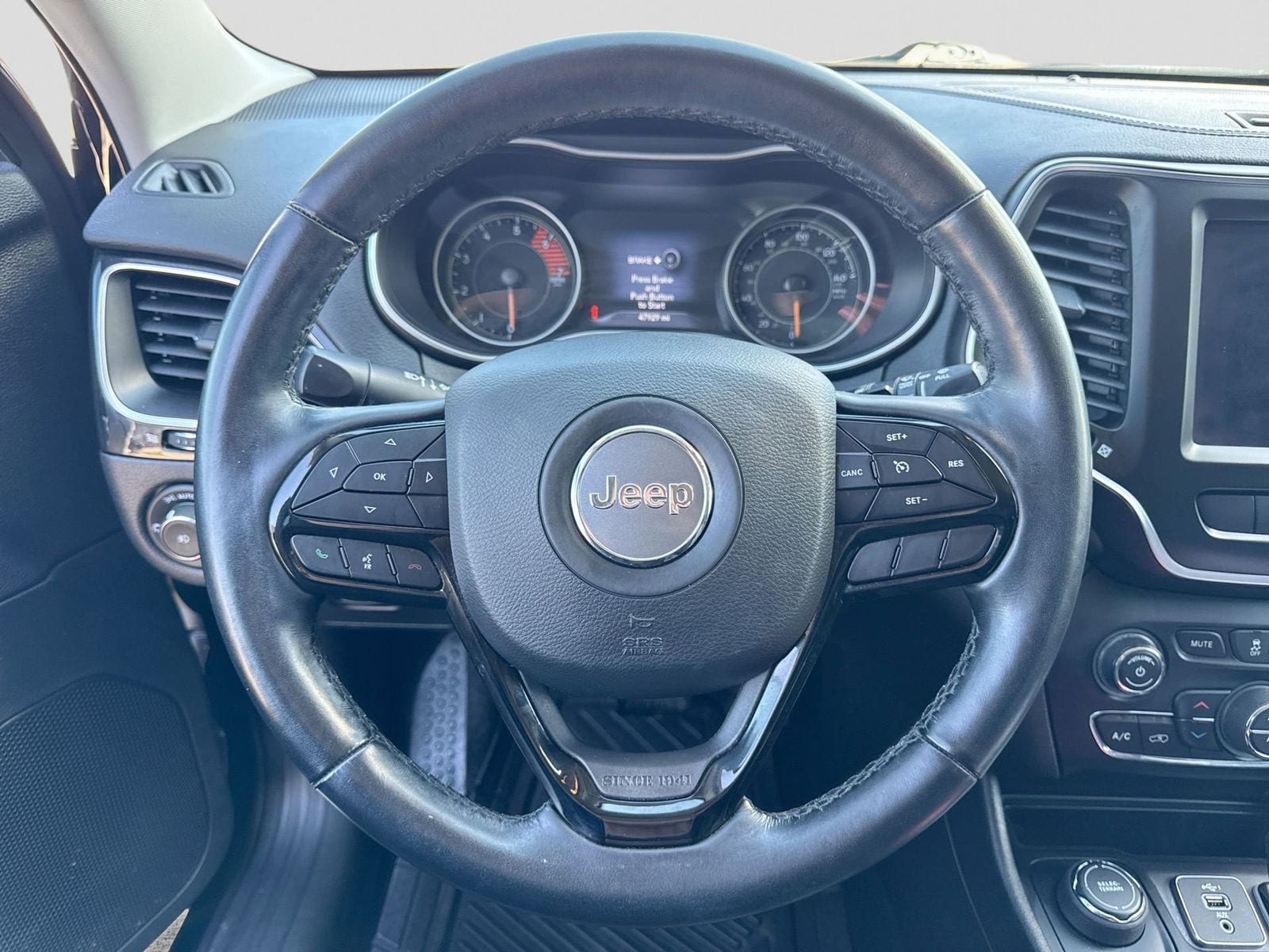 Thumbnail: 2021 Jeep Cherokee - 23