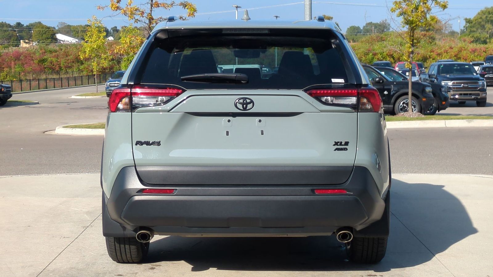 2023 Toyota RAV4 XLE photo 3