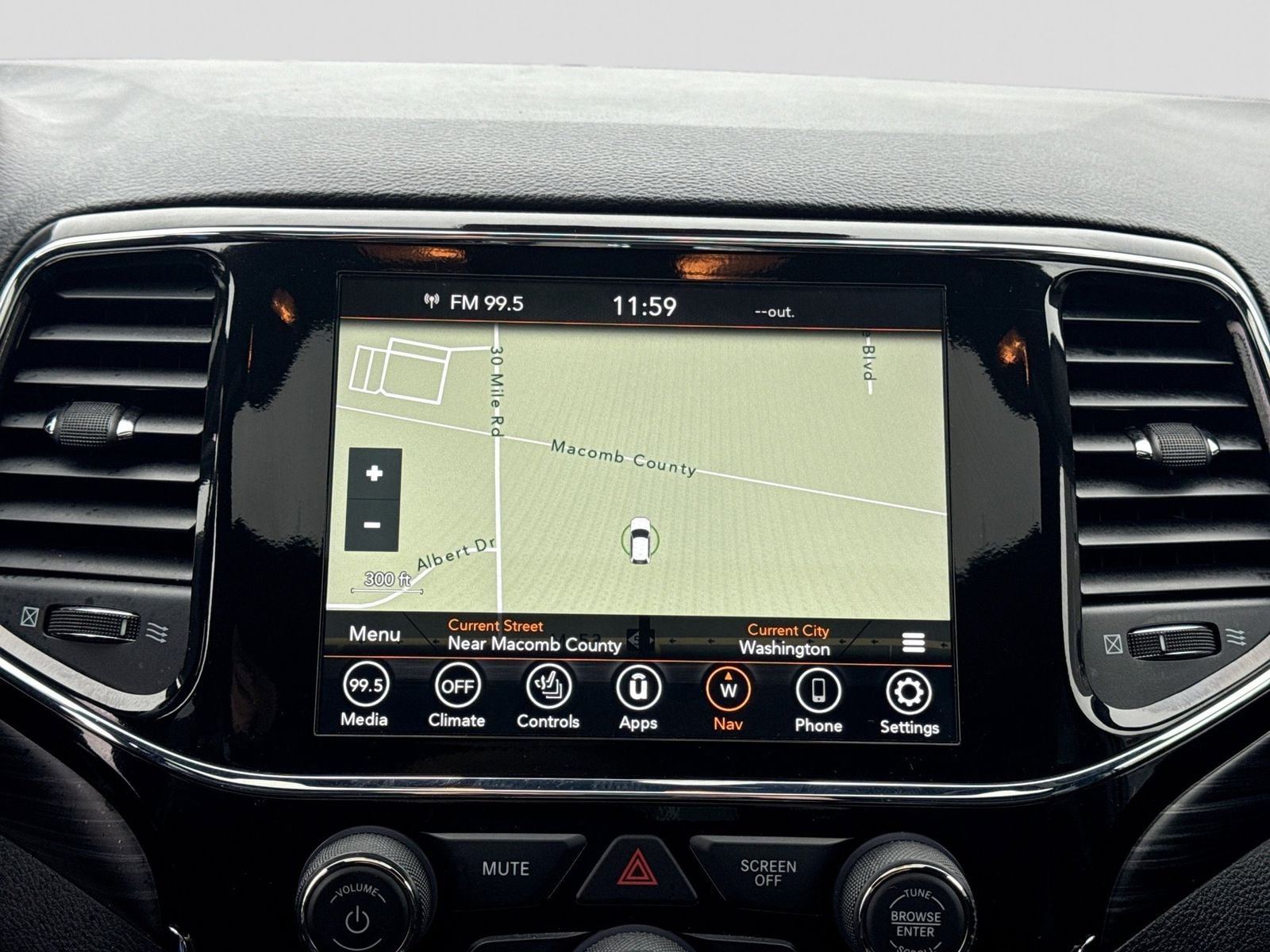 Thumbnail: 2022 Jeep Grand Cherokee - 32