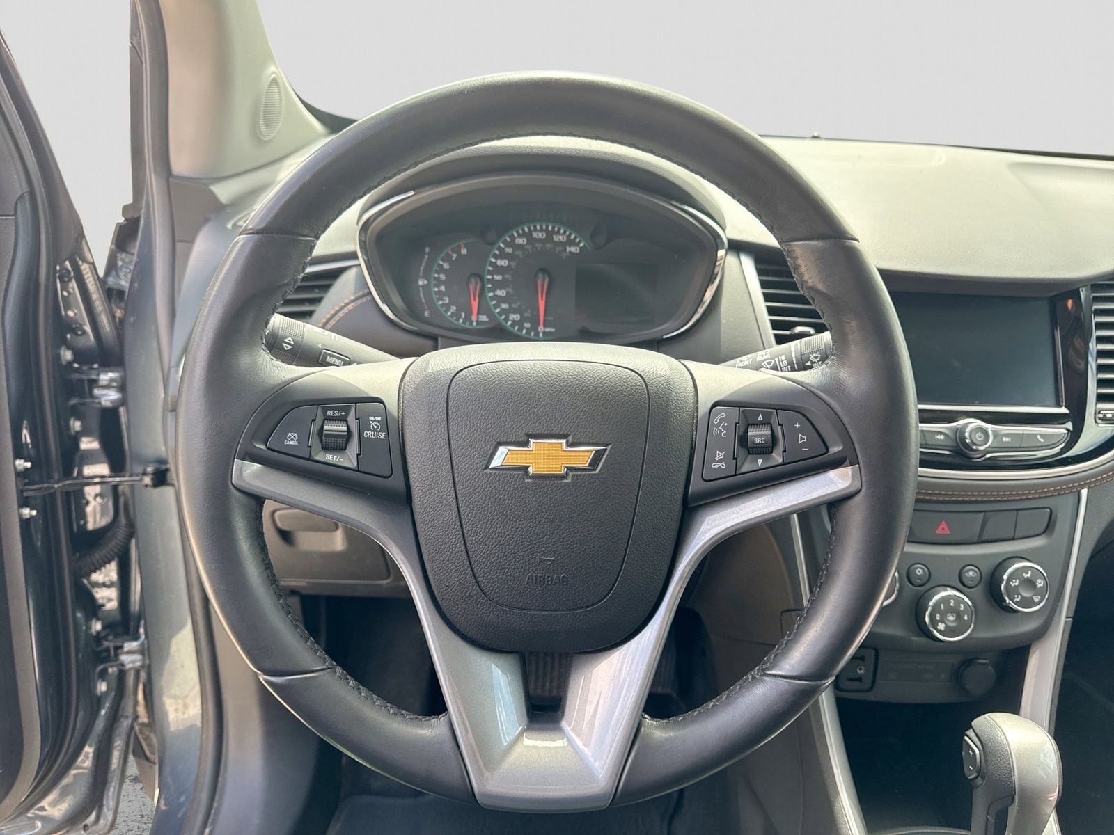 Thumbnail: 2022 Chevrolet Trax - 24