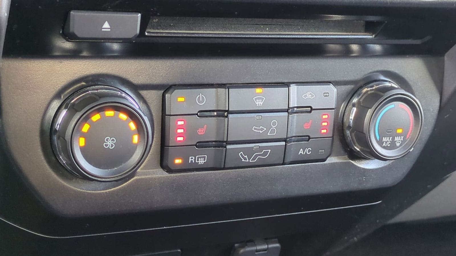 Thumbnail: 2015 Ford F-150 - 33