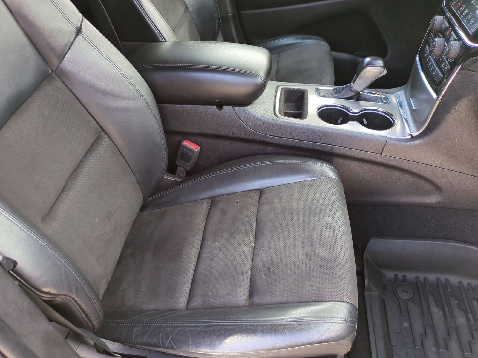 Thumbnail: 2021 Jeep Grand Cherokee - 25