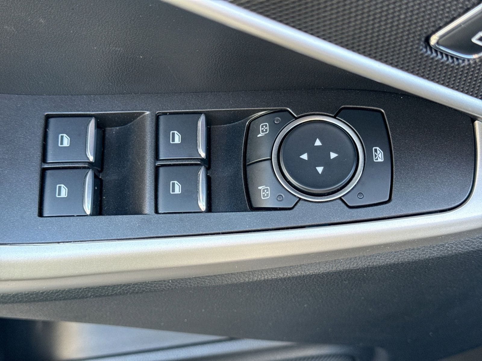 Thumbnail: 2023 Ford Explorer - 17