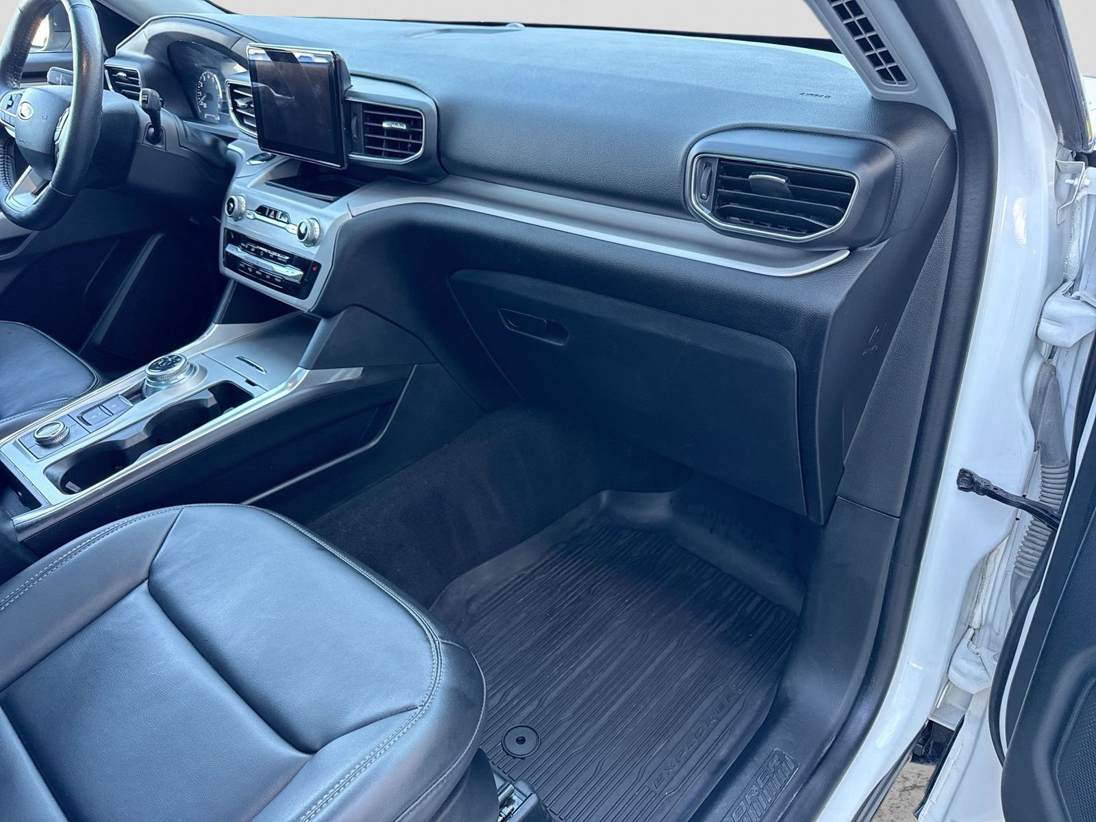 Thumbnail: 2022 Ford Explorer - 8