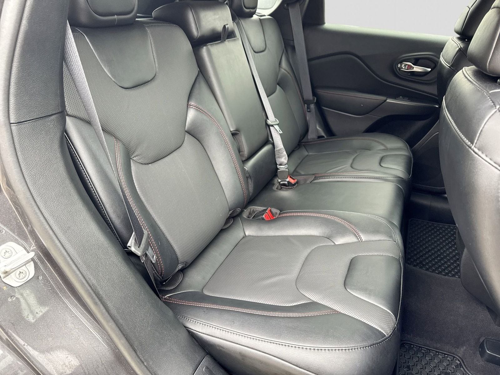 Thumbnail: 2022 Jeep Cherokee - 22