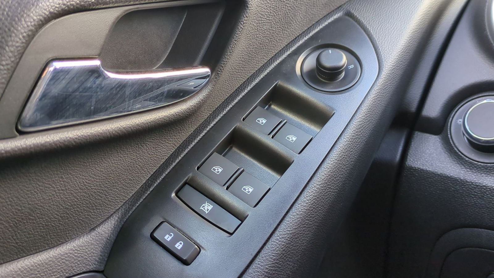 Thumbnail: 2016 Chevrolet Trax - 24