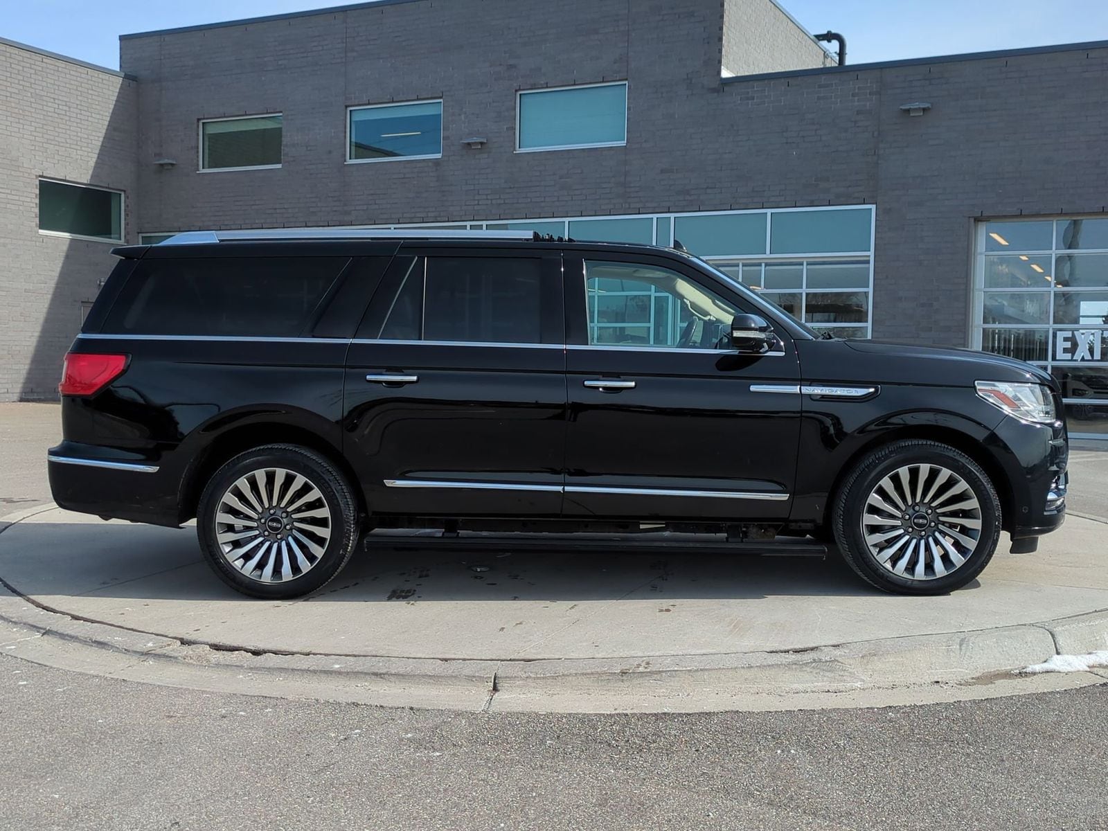 Thumbnail: 2018 Lincoln Navigator L - 9