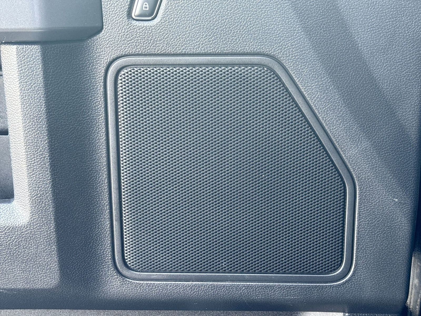 Thumbnail: 2016 Ford F-150 - 33